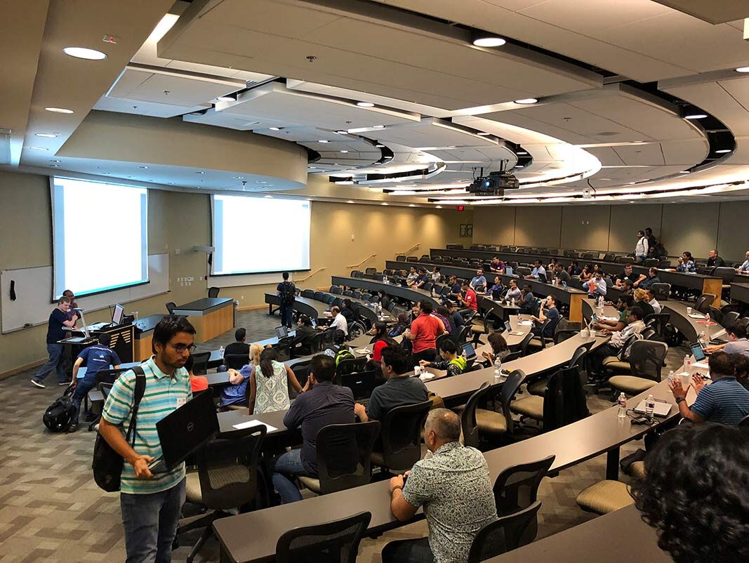 The full lecture hall during the workshop